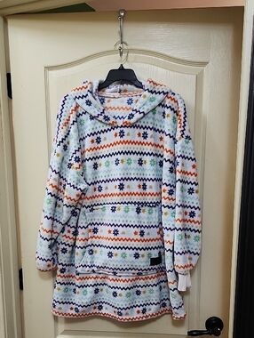 CATALONIA OVERSIZED BLANKET HOODIE SWEATSHIRT